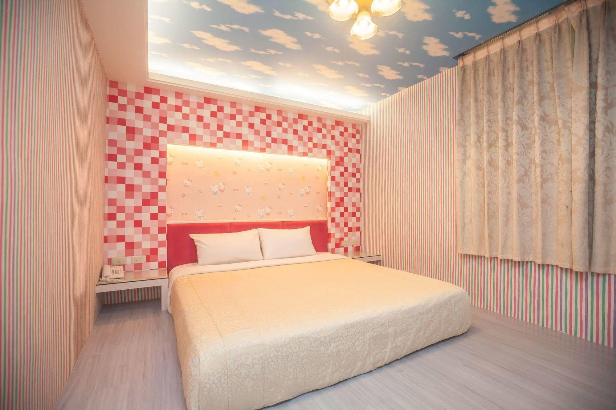 פולי Cherry Blossom Motel מראה חיצוני תמונה